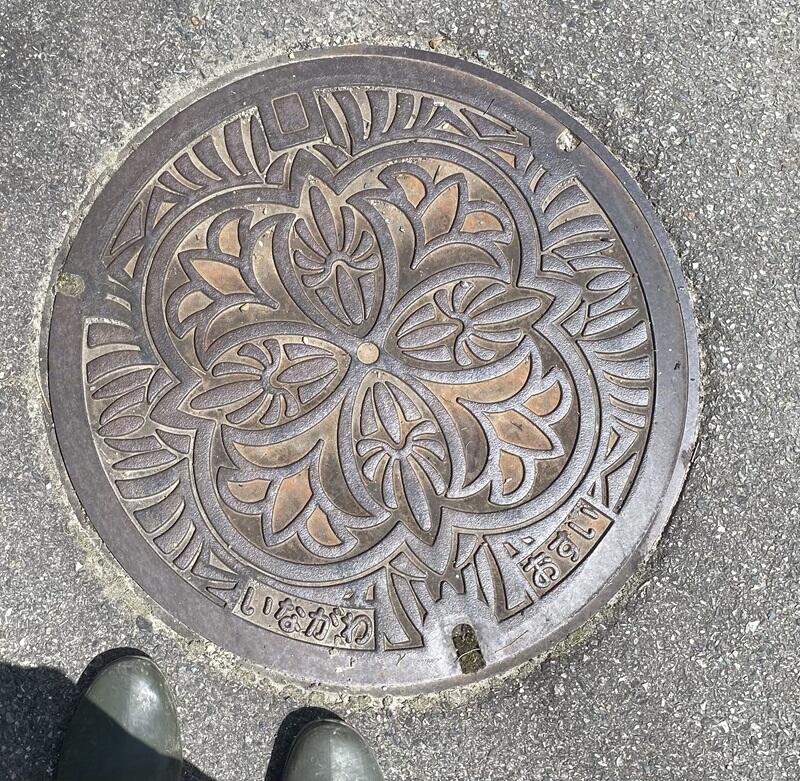 猪名川町マンホール.jpg